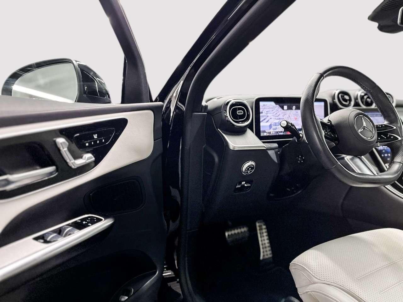 2024 Mercedes-Benz GLC 300 4MATIC SUV Exclusive Trim, AMG Line, Piano Bla — снимка 1