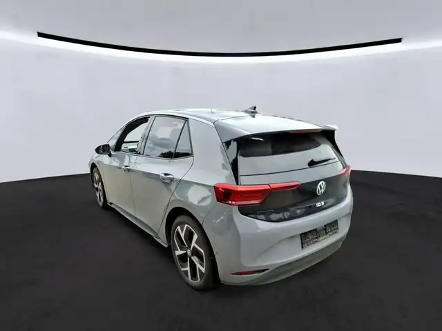 Volkswagen ID.3 view 3