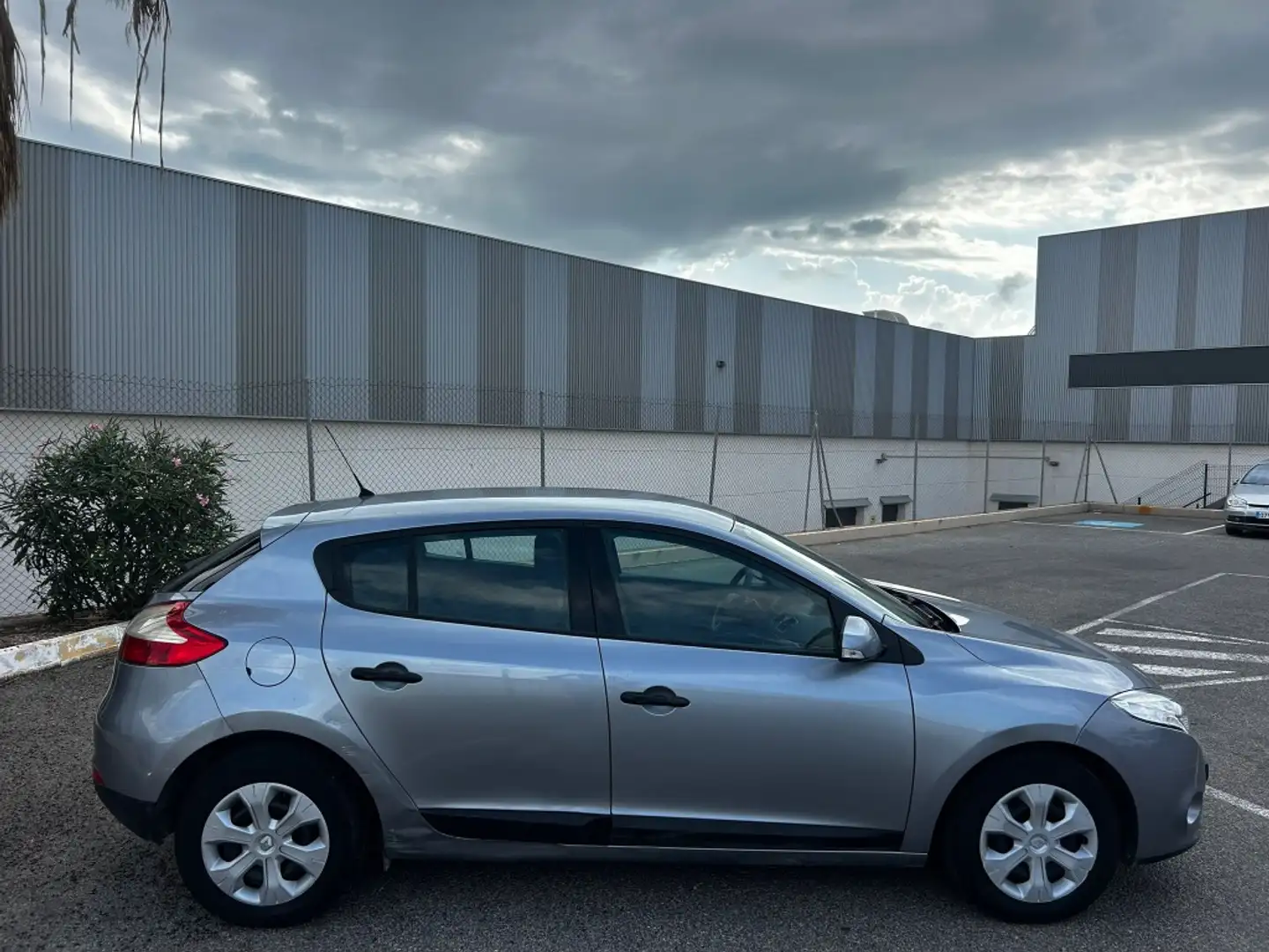 Renault Megane 1.5dCi Authentique Gris - 2