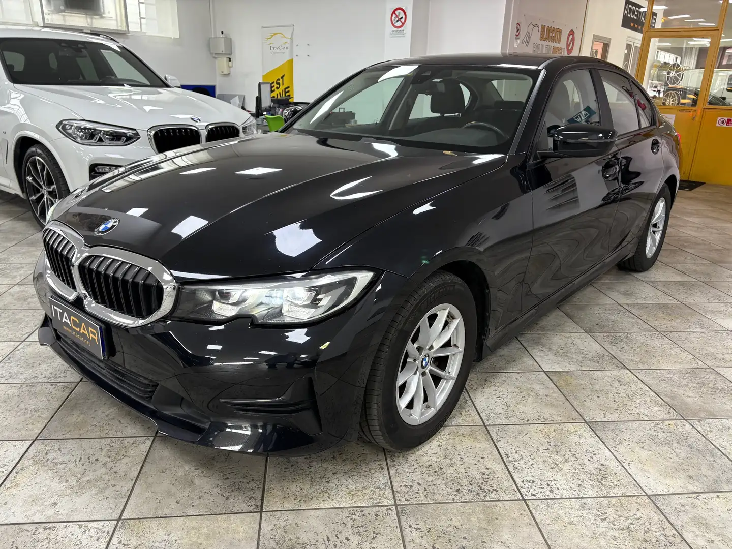 BMW 316 Serie 3 Berlina 316d mhev 48V Business Zwart - 1