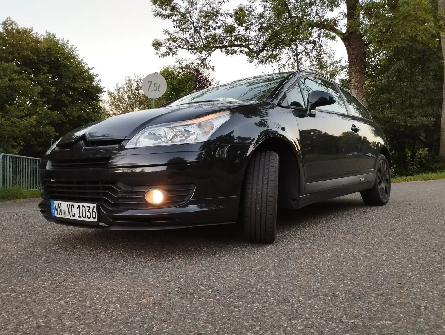 Citroen C4 Coupe 1.6 16V VTR Plus- TÜV Neu/ Black- Edition - 2