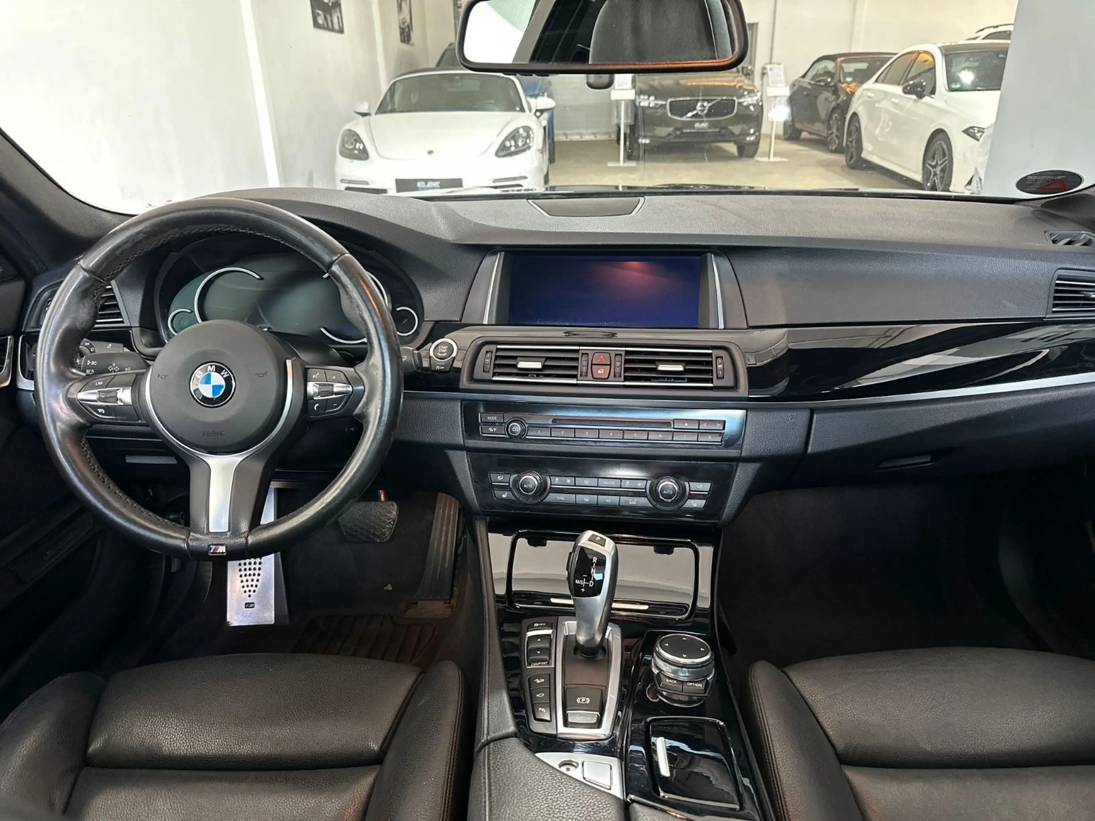 BMW 535 d Touring xDrive M-Sport Voll M-Paket — photo 11