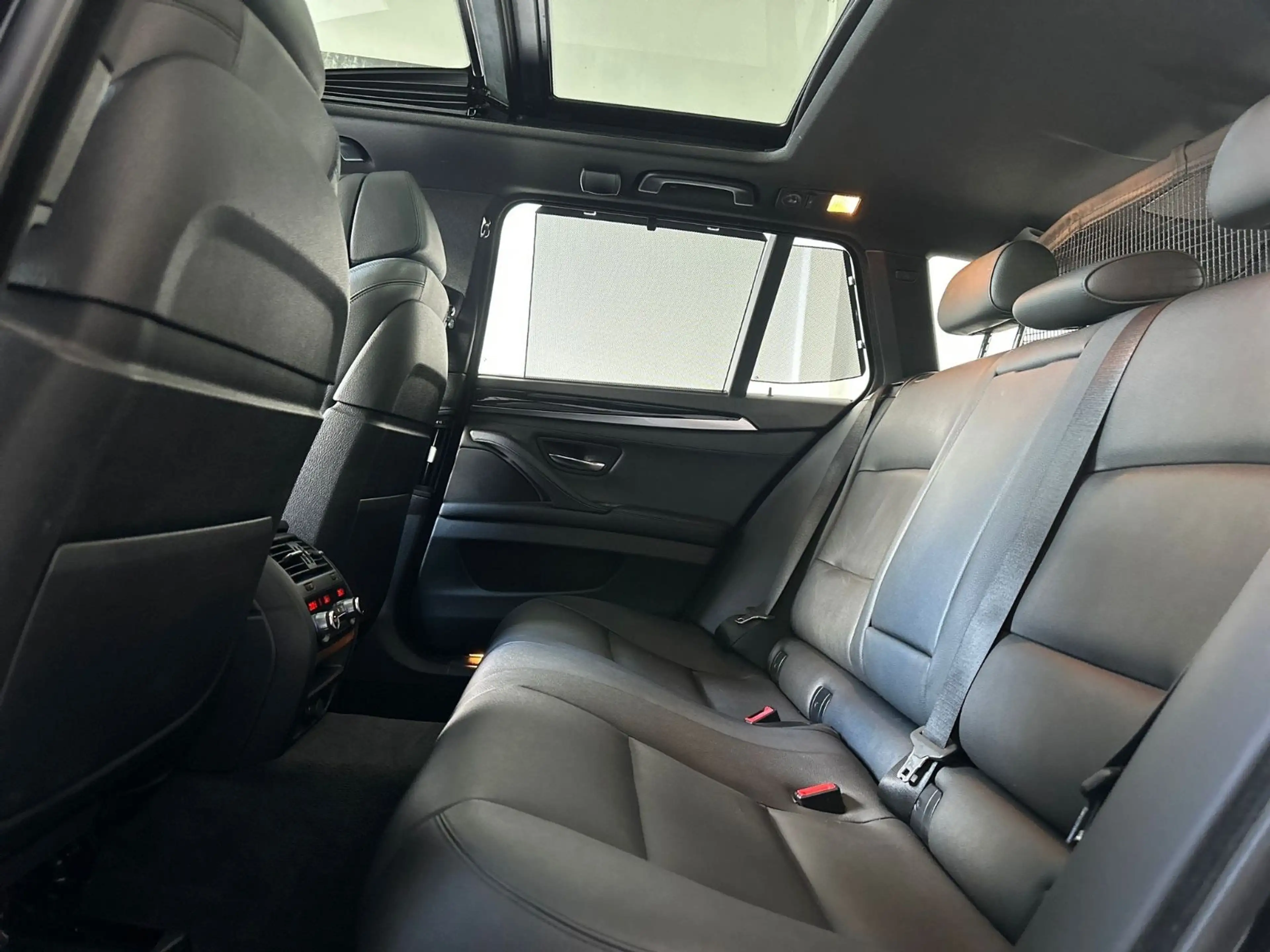 BMW 535 d Touring xDrive M-Sport Voll M-Paket — photo 12