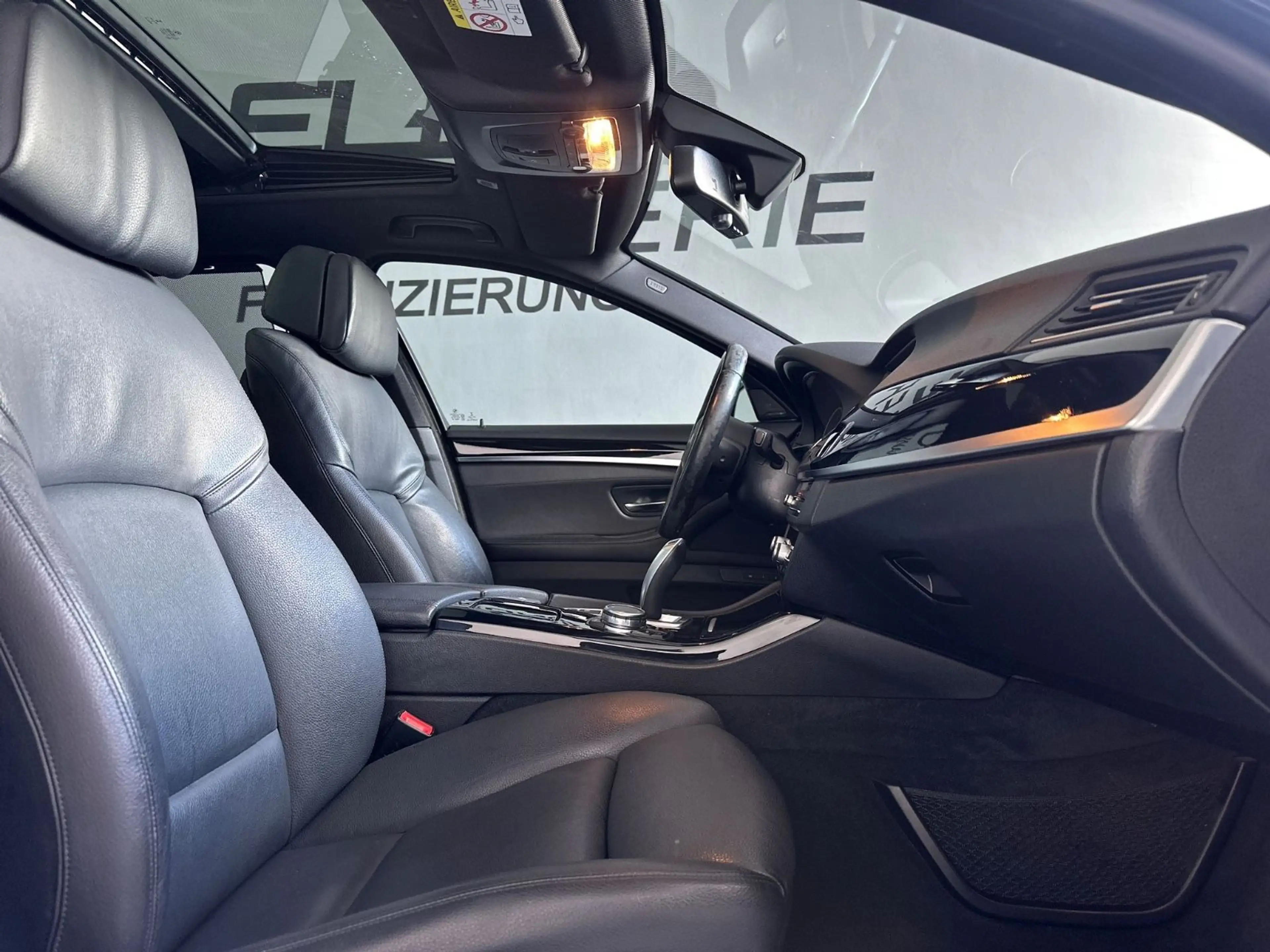BMW 535 d Touring xDrive M-Sport Voll M-Paket — photo 8