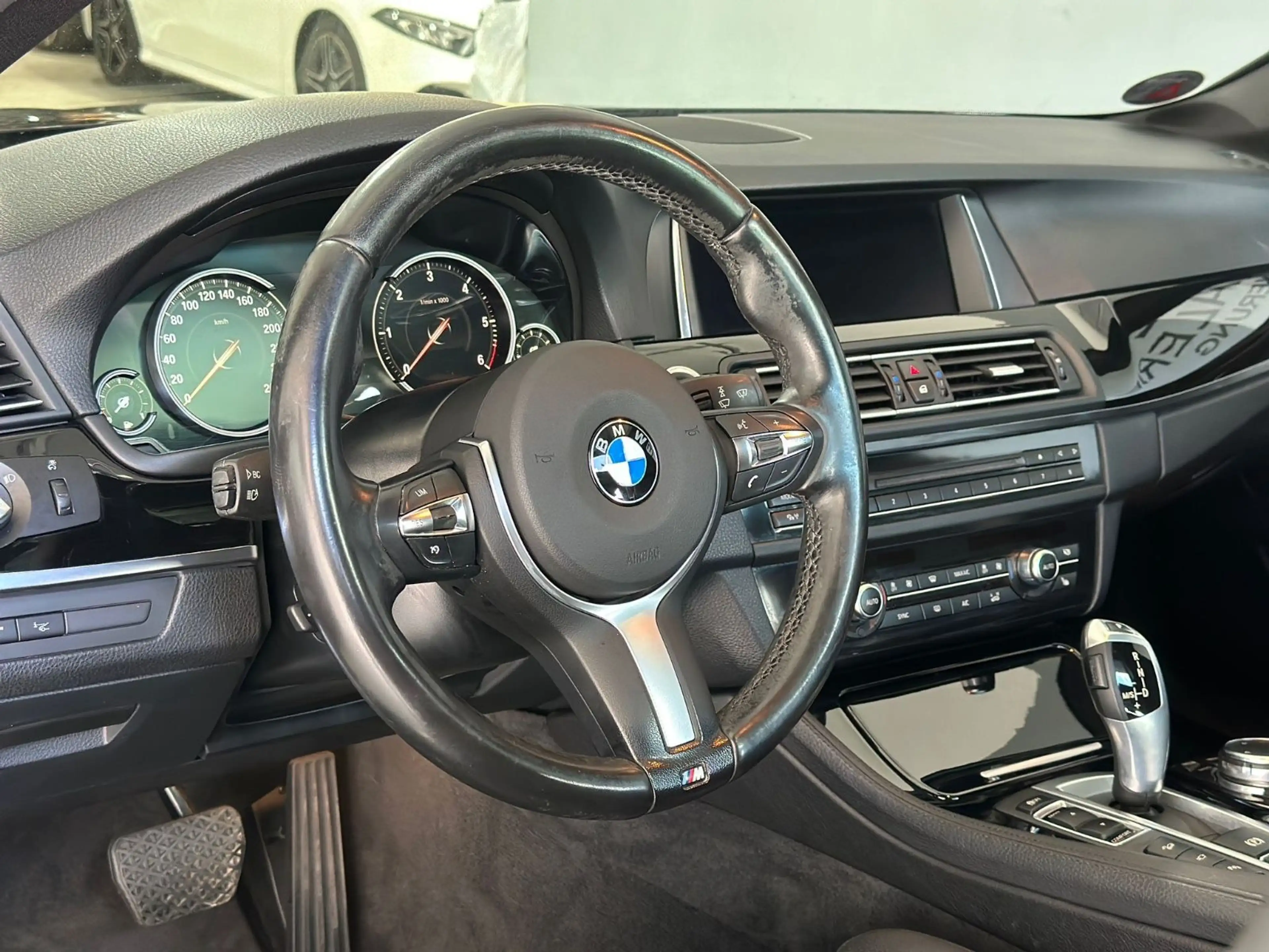 BMW 535 d Touring xDrive M-Sport Voll M-Paket — photo 3