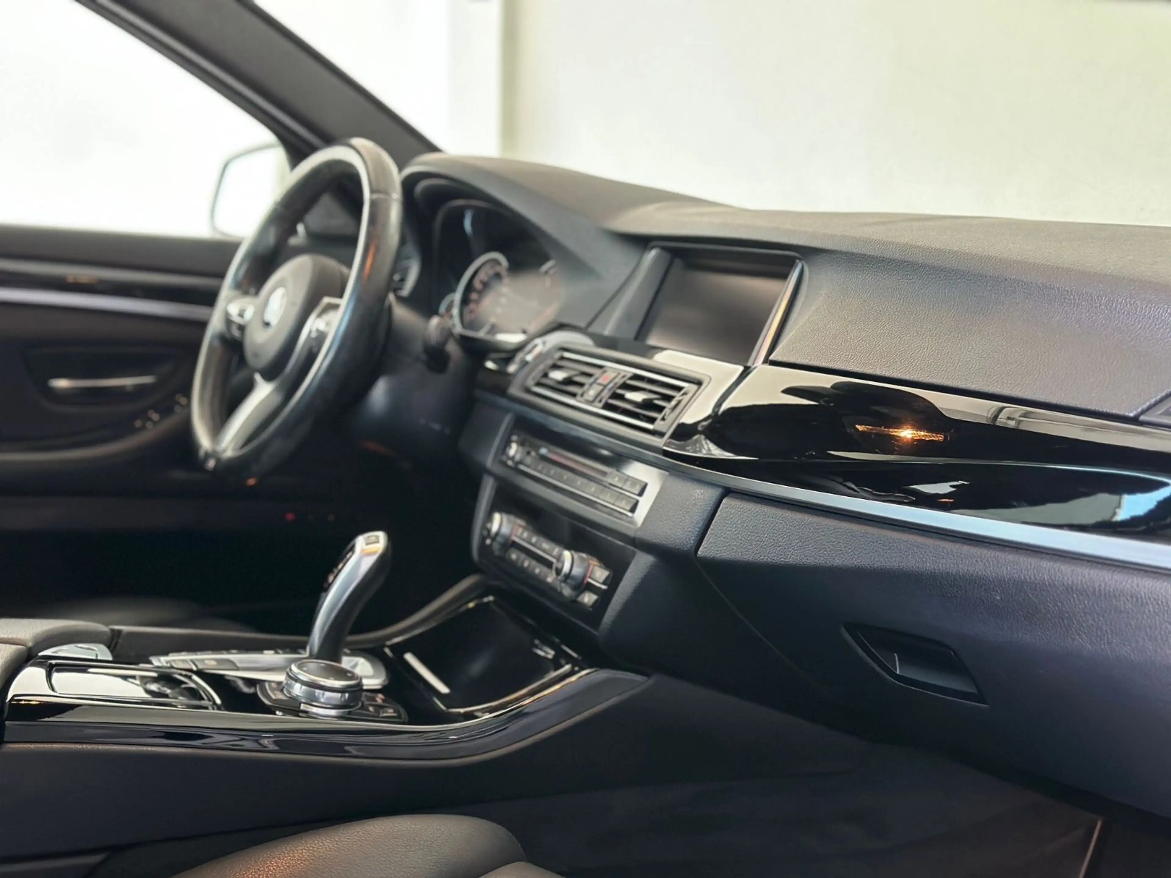 BMW 535 d Touring xDrive M-Sport Voll M-Paket — photo 7
