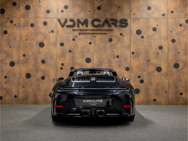 Porsche 992 view 4