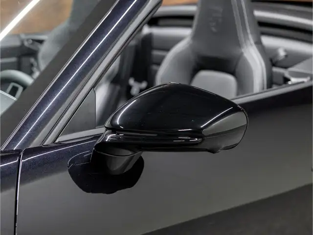 Porsche 992 view 12