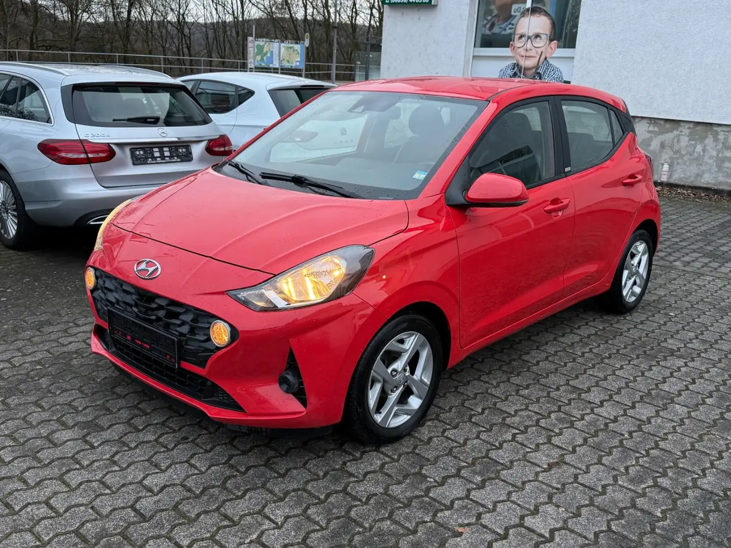 Hyundai i10 Trend Sitzheizung PDC Multifunktionslenkrad Rot - 1