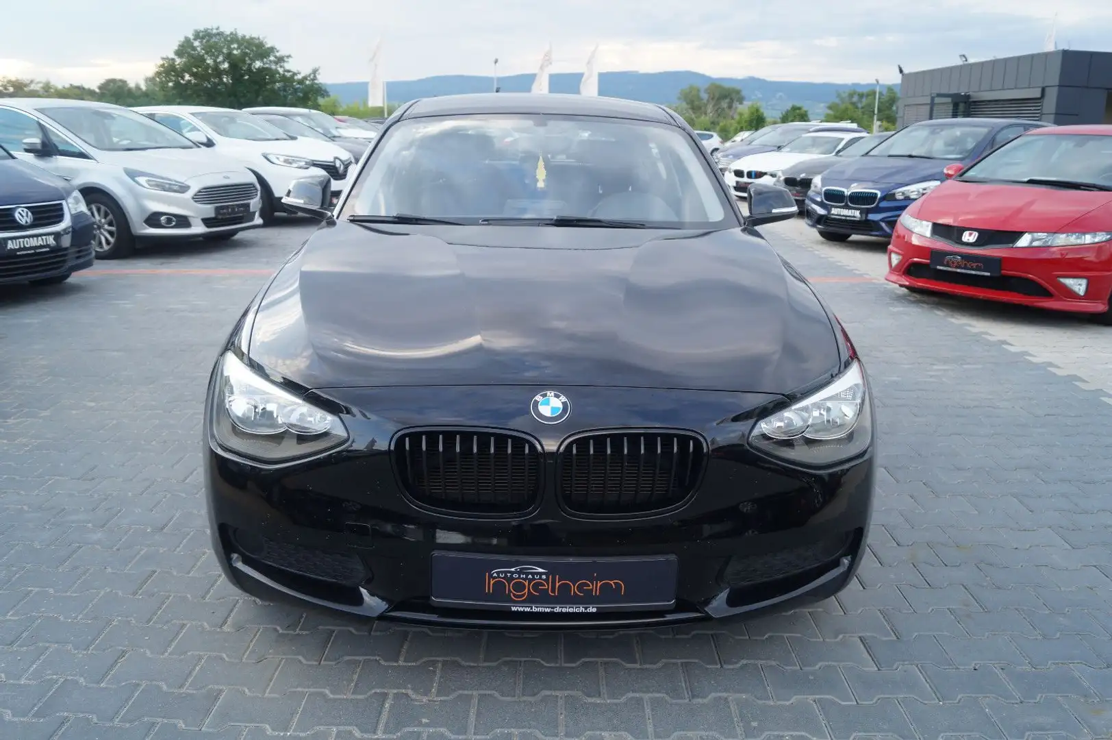 BMW 116 i 5-trg Klima SHZ PDC Schwarz - 2
