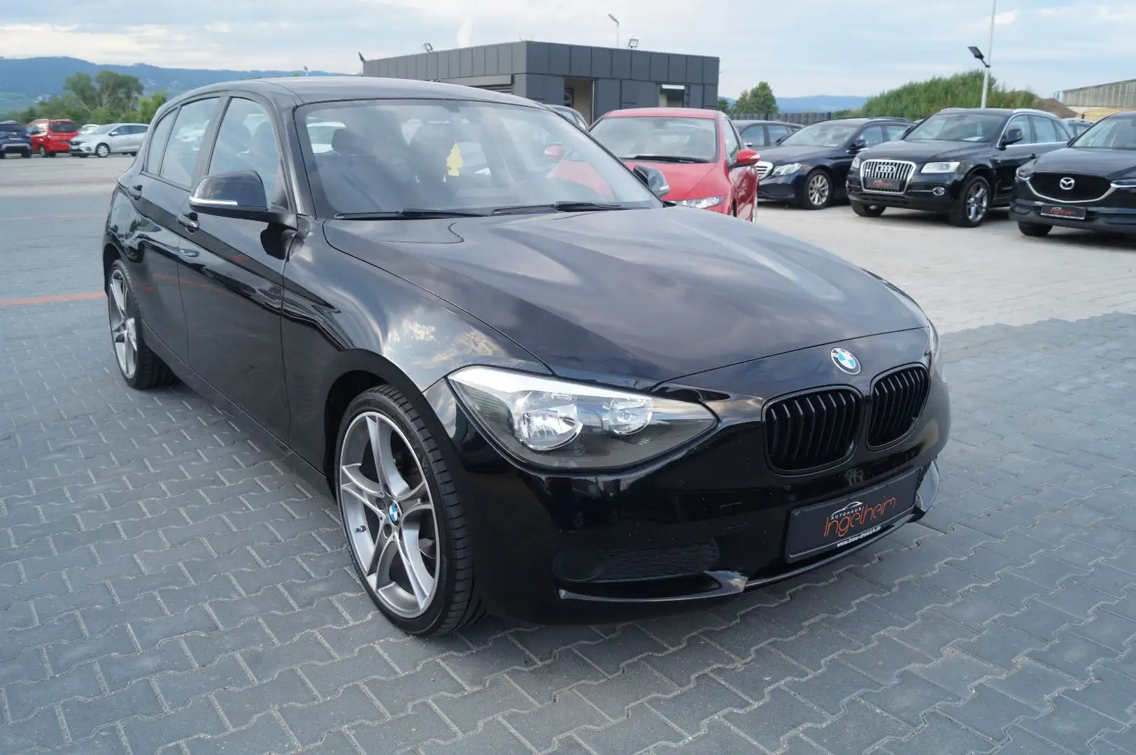 BMW 116 i 5-trg Klima SHZ PDC Schwarz - 1
