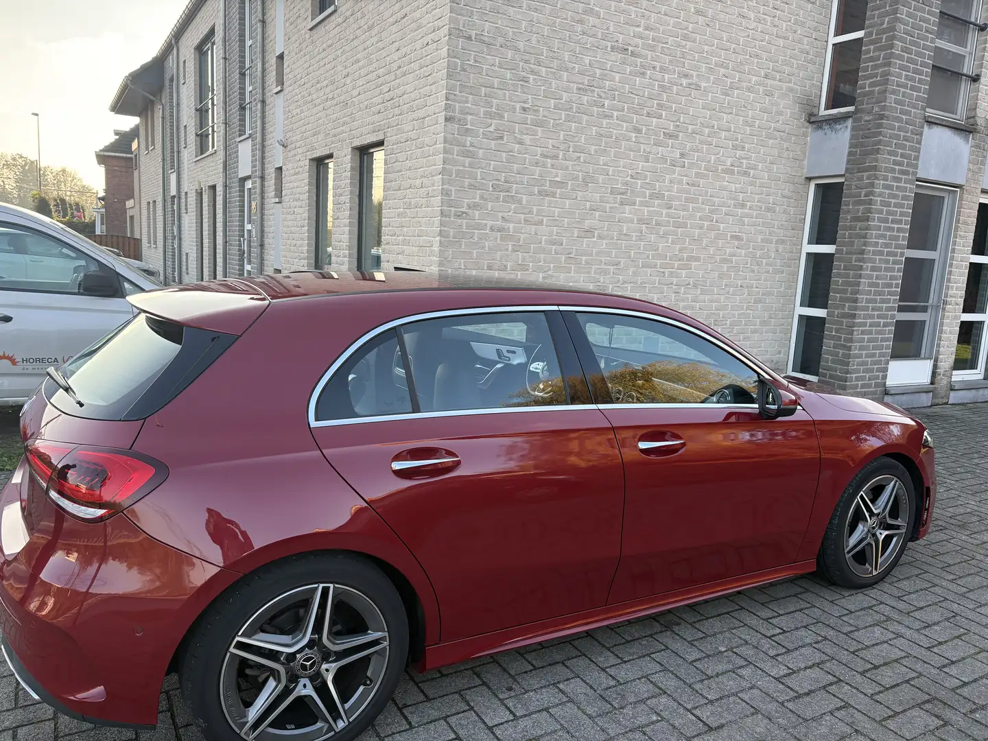 Mercedes-Benz A 180 7G-DCT AMG Line Rood - 2