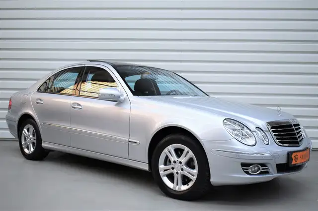 Mercedes-Benz E 280 Avantgarde+Pano+Bi-Xenon+Navi+Nur 42.000KM