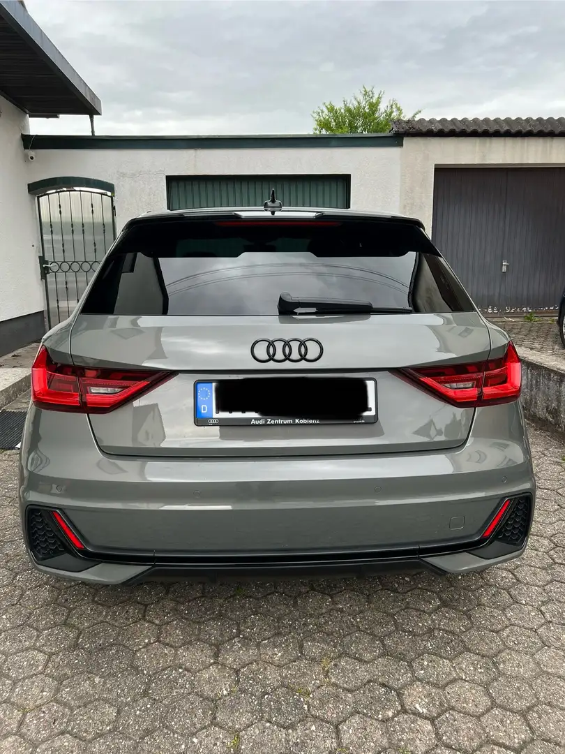 Audi A1 30 TFSI S line Grau - 2