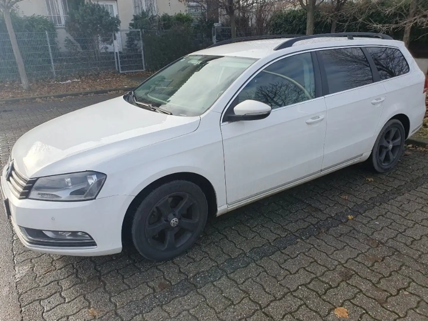 Volkswagen Passat Variant 1.6 TDI BlueMotion Weiß - 1
