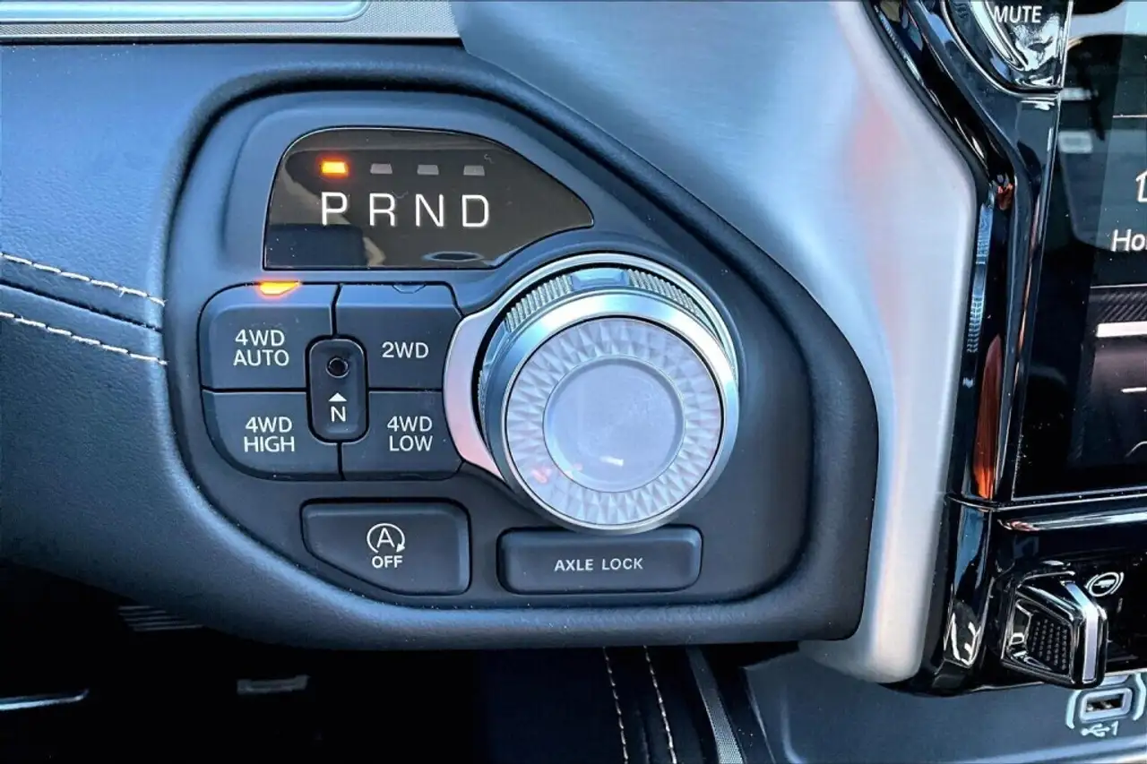 RAM 1500 снимка RAM 1500