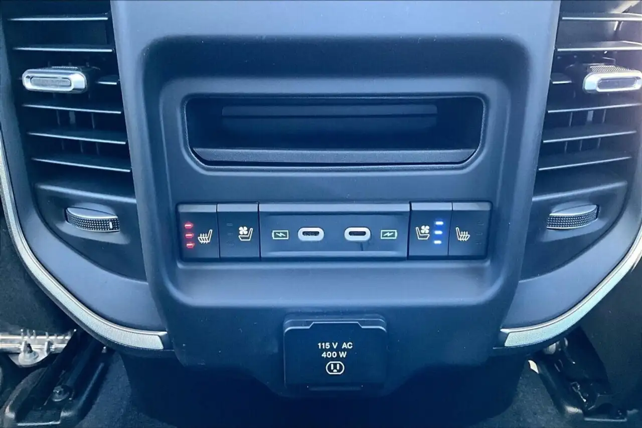 RAM 1500 снимка RAM 1500