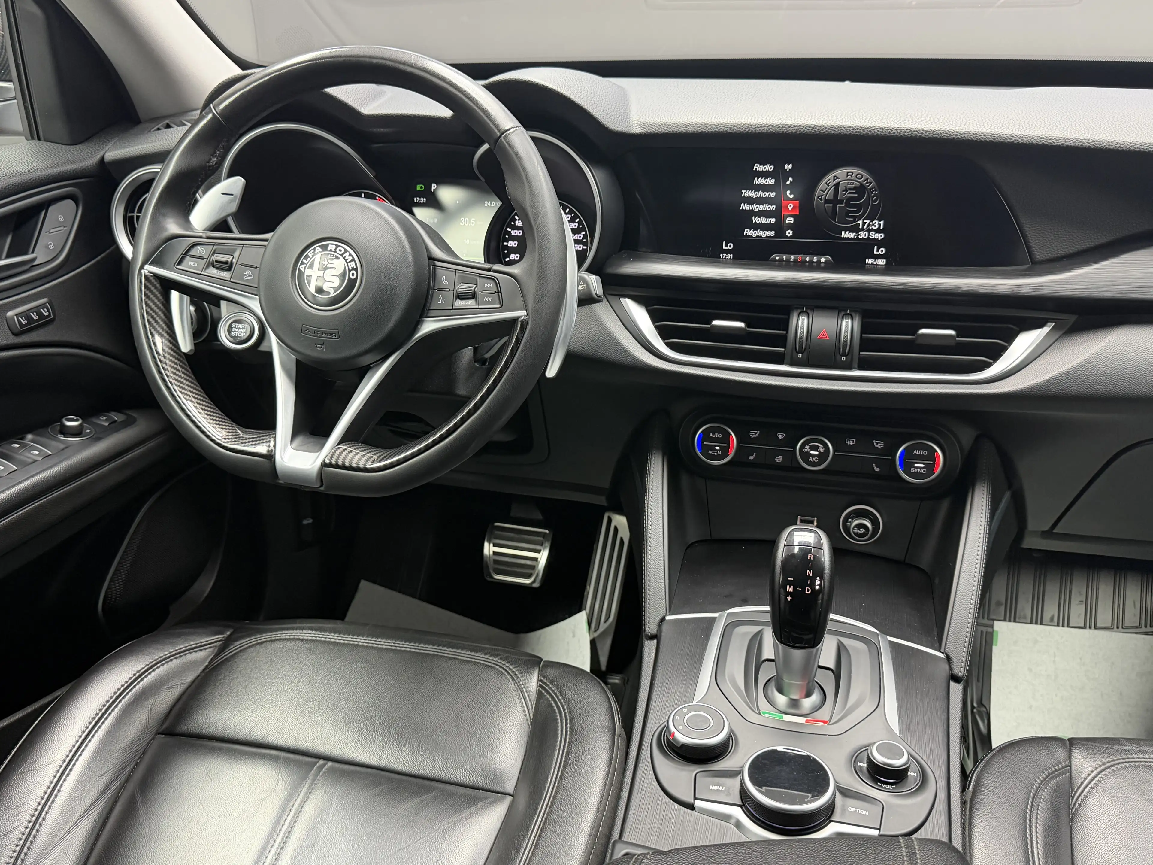 Alfa Romeo Stelvio 2.2 JTD * CUIR + CAMÉRA + GPS + CLIM + GARANTIE * — photo 11