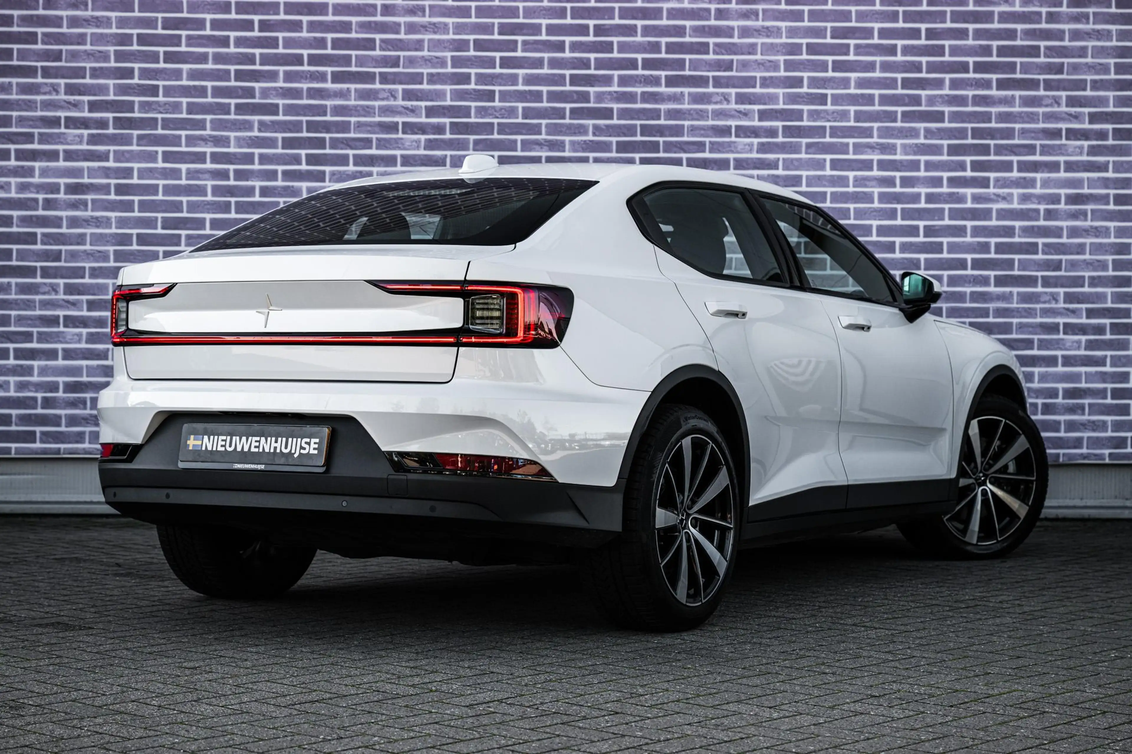 Polestar 2 Standard Range Single Motor 63kWh | Achteruitrijca — photo 2