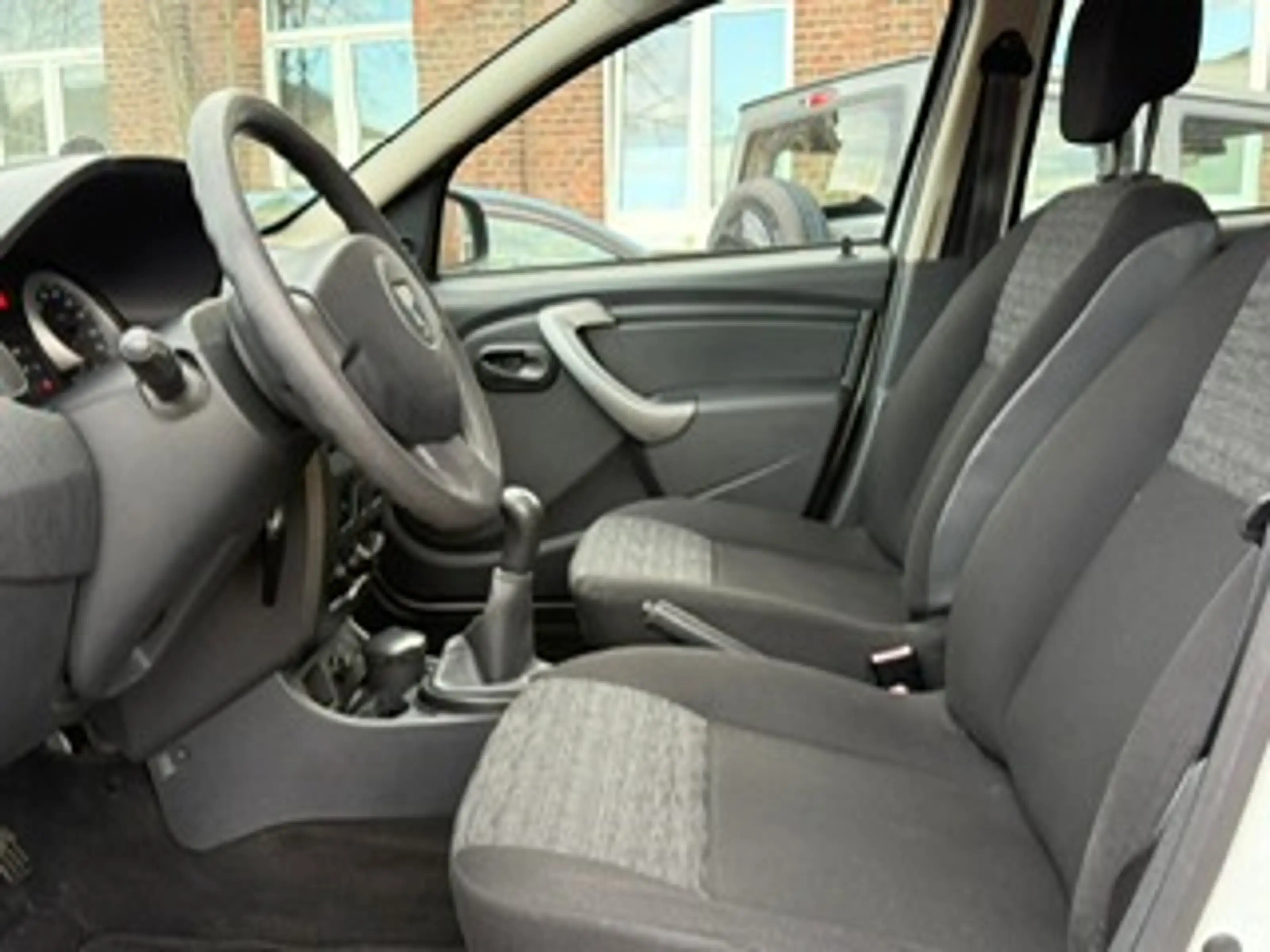 Dacia Duster Basis 4x2 Klimaanlage — photo 6