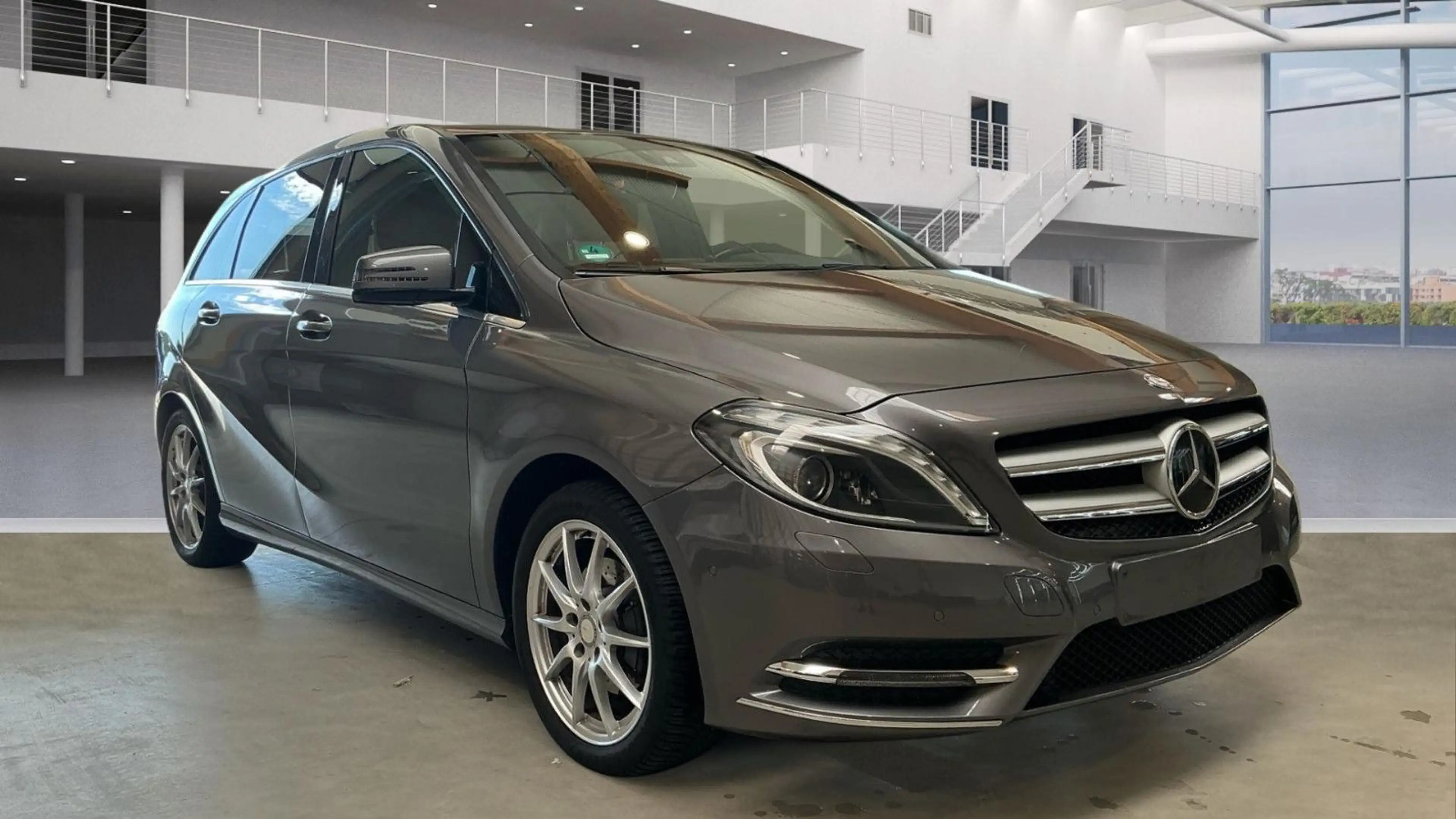 Mercedes-Benz B 180 B180 SPORTPAKET BI-XENON CAM NAVI TEMPO. SITZHZG