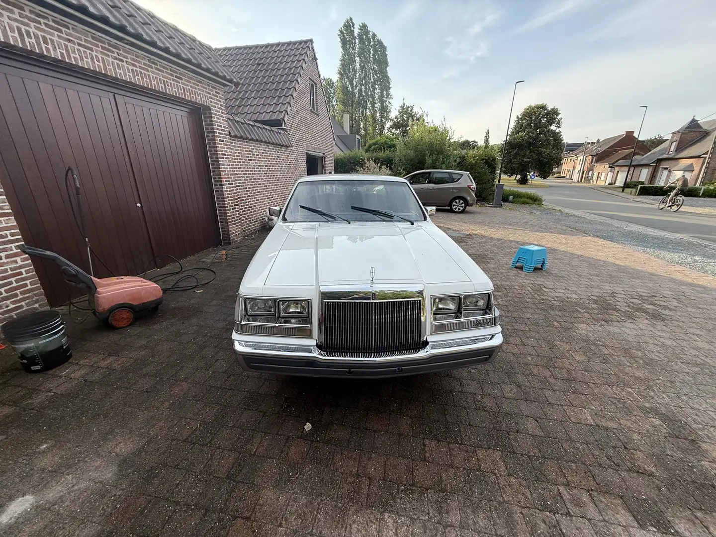 Lincoln Continental v8, 5 liter - 2
