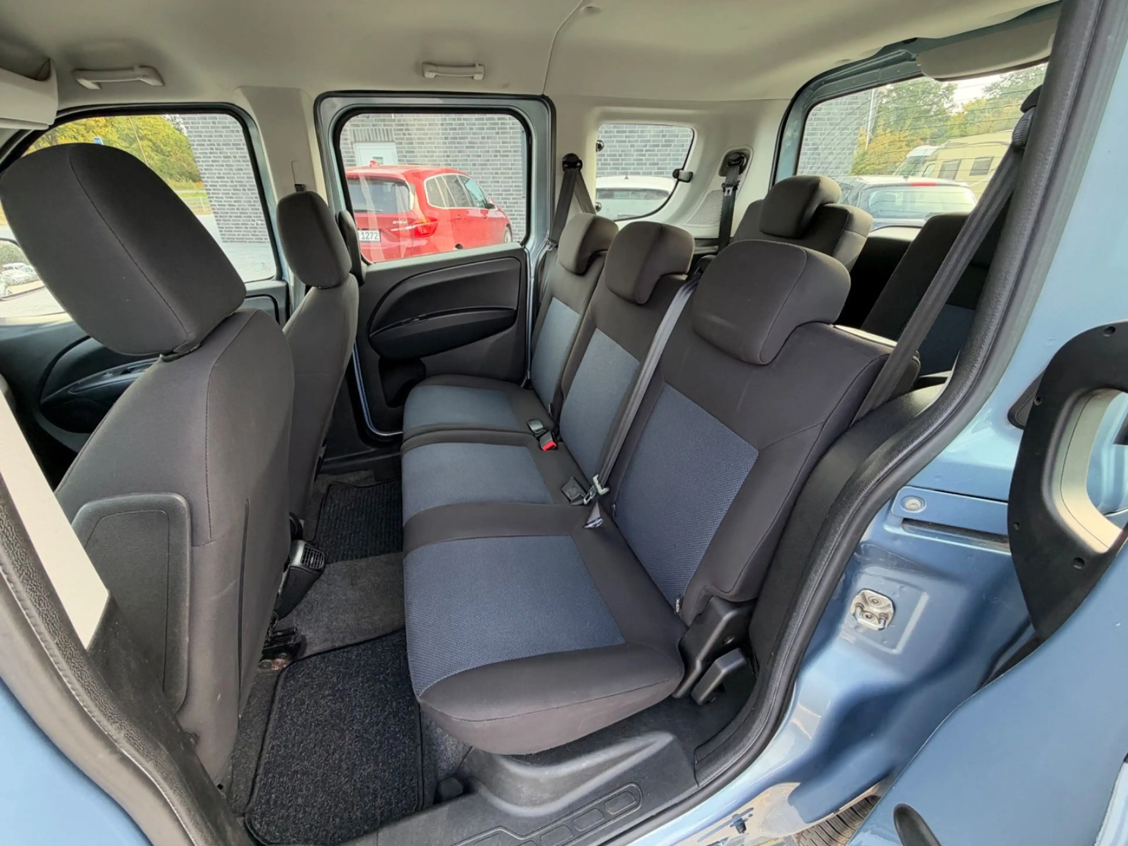Opel Combo Life D Edition L1H1 *7 Sitzer* — photo 9