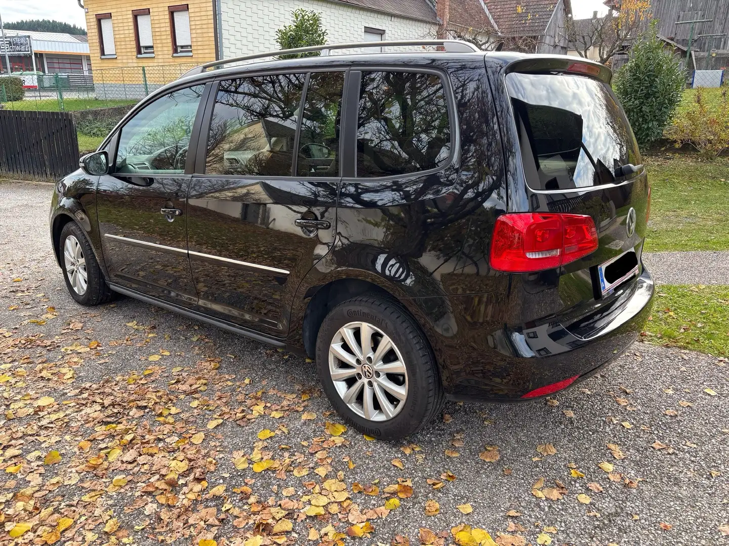 Volkswagen Touran Sky 2,0 TDI Familiy Van Schwarz - 2