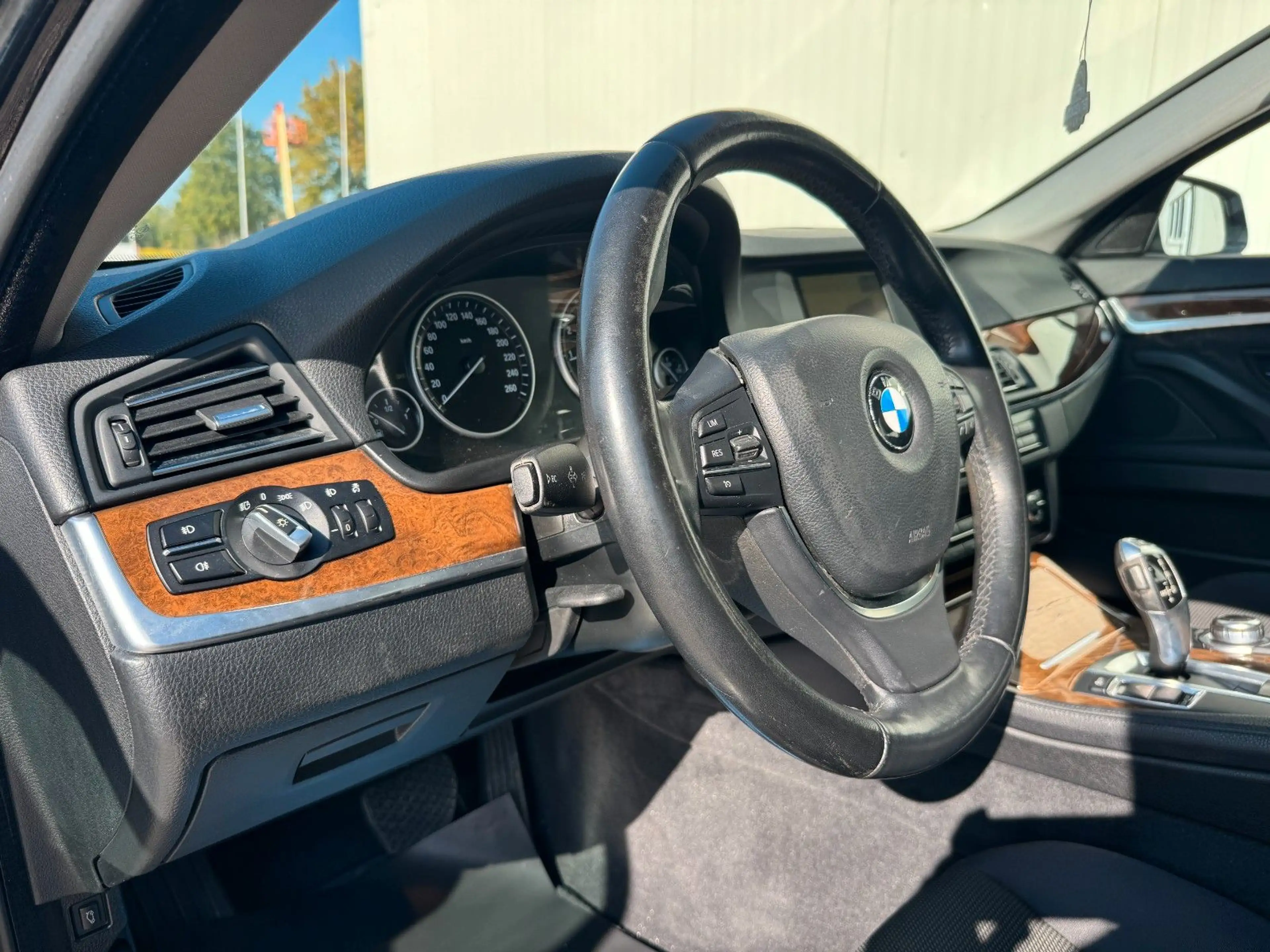 BMW 528 i Limousine *NAVI*XENON*LED*SHZ*KLIMA* — photo 12