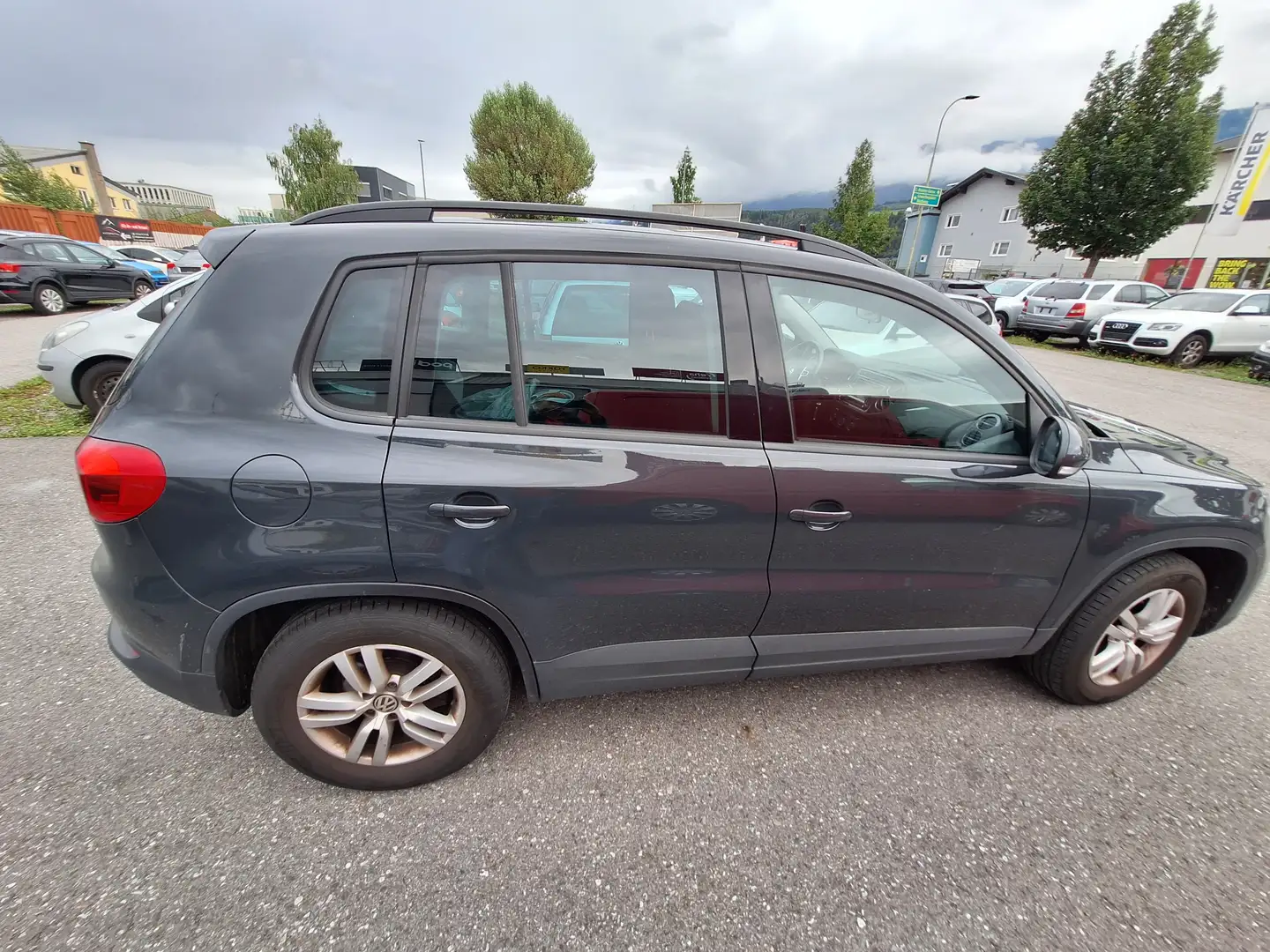 Volkswagen Tiguan Trend 1.Hand Grau - 2