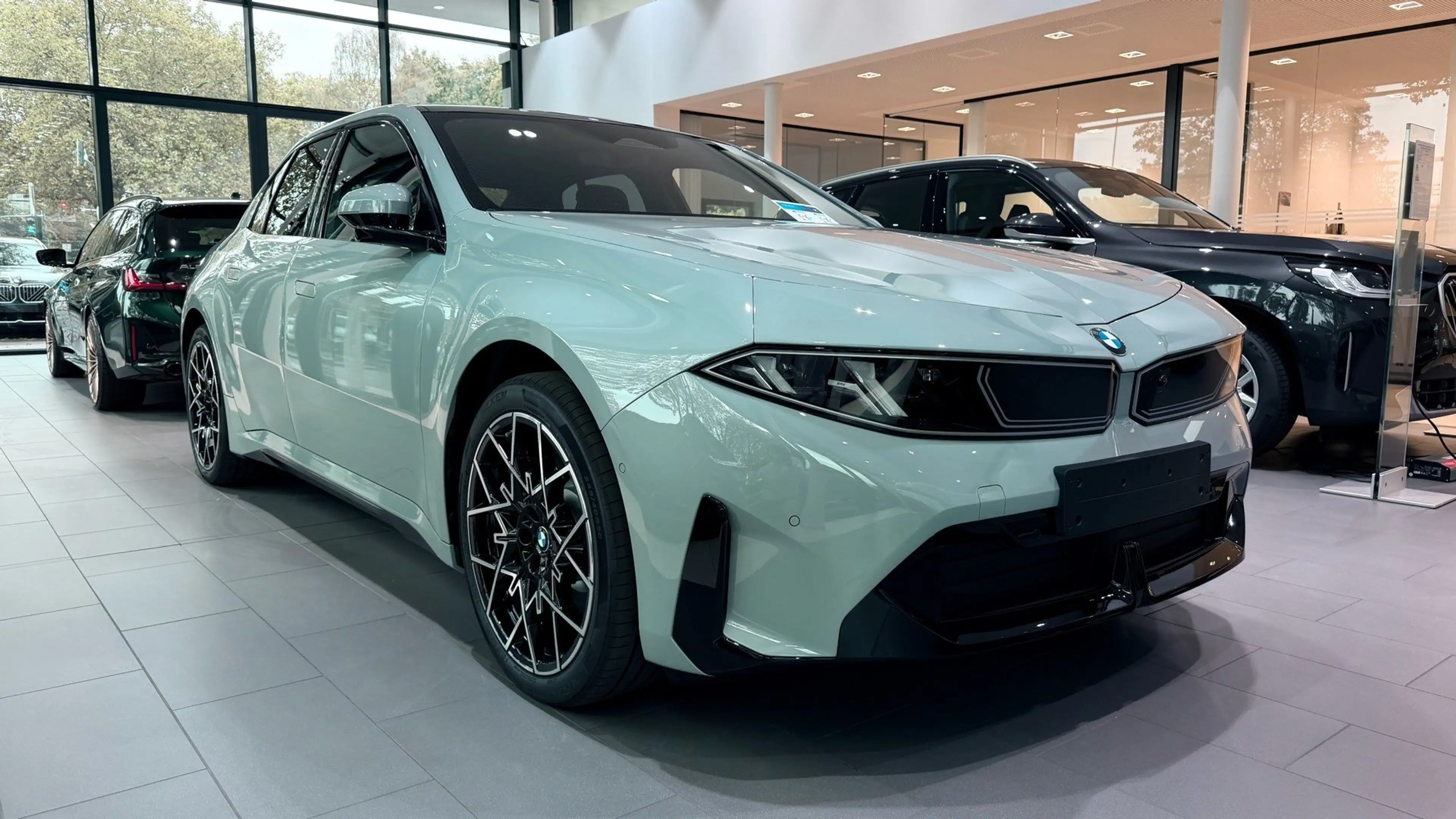 BMW i3 50 xDrive Verfügbar ab 30.10.2026 FIRST EDTION+MSP — photo 2