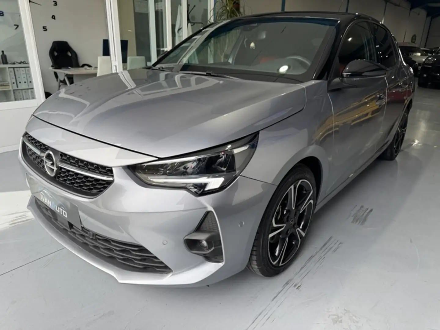 Opel Corsa 1.2T XHL S/S GS 100 Grijs - 2