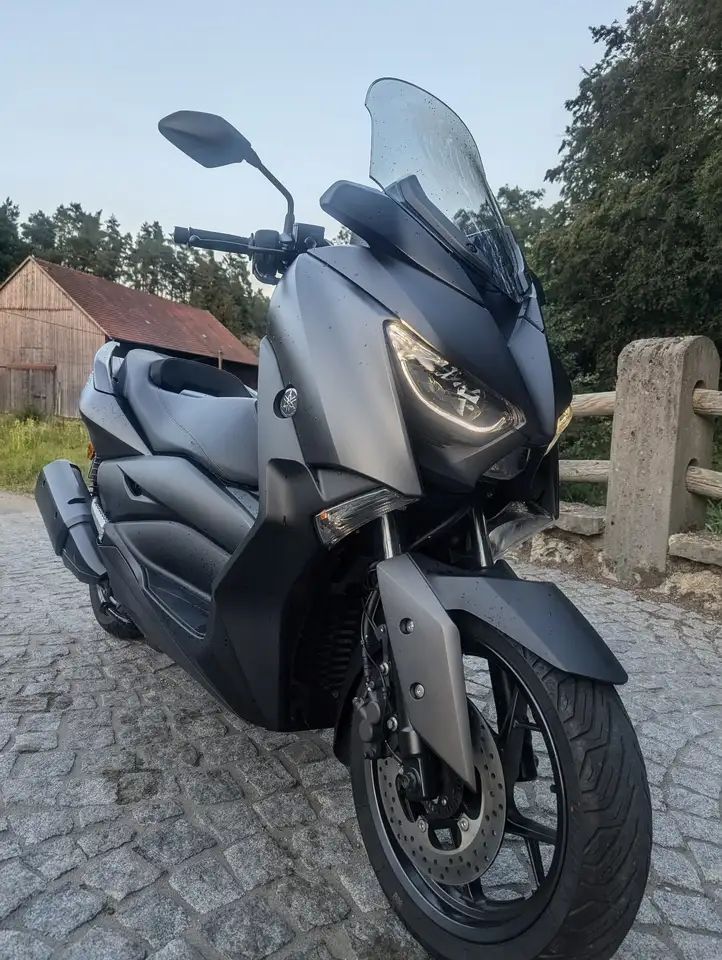 Yamaha X-Max 300
