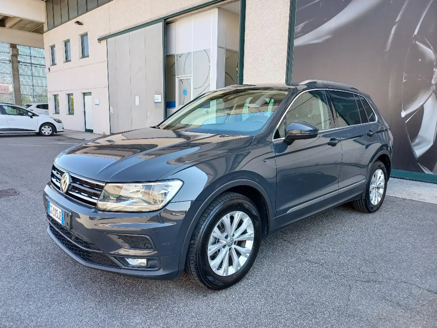 Volkswagen Tiguan 2.0 TDI SCR DSG Business BlueMotion Technology Grigio - 2