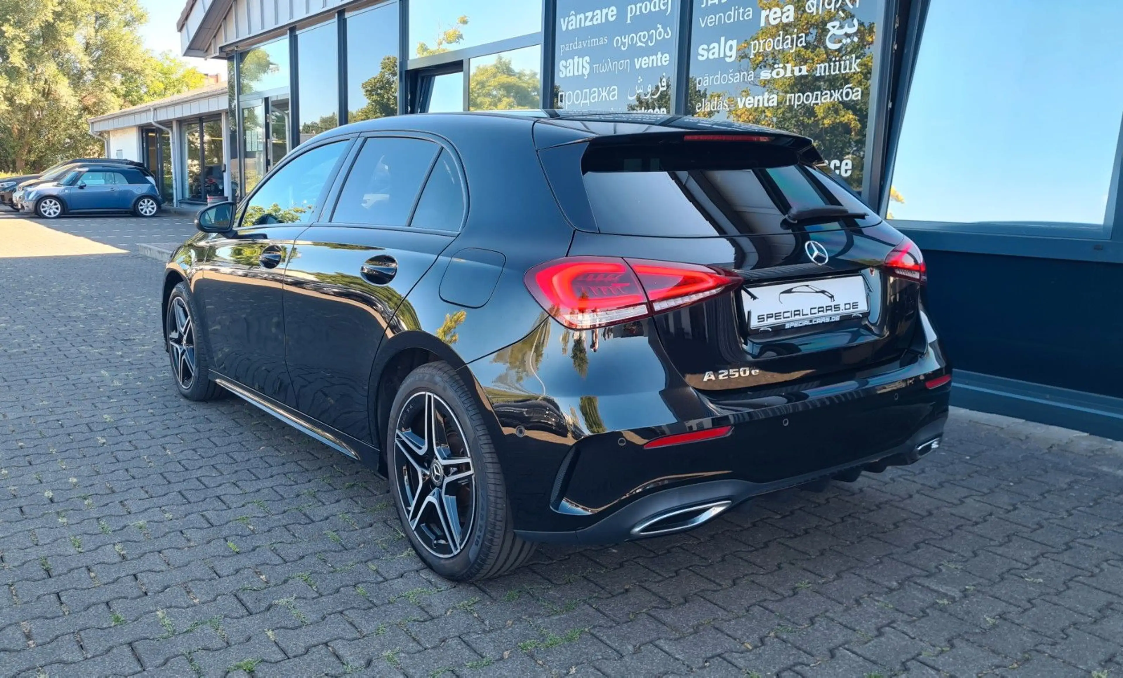 Mercedes-Benz A 250 e AMG LINE - WIDE - NIGHT - AMBIENTE - — photo 5