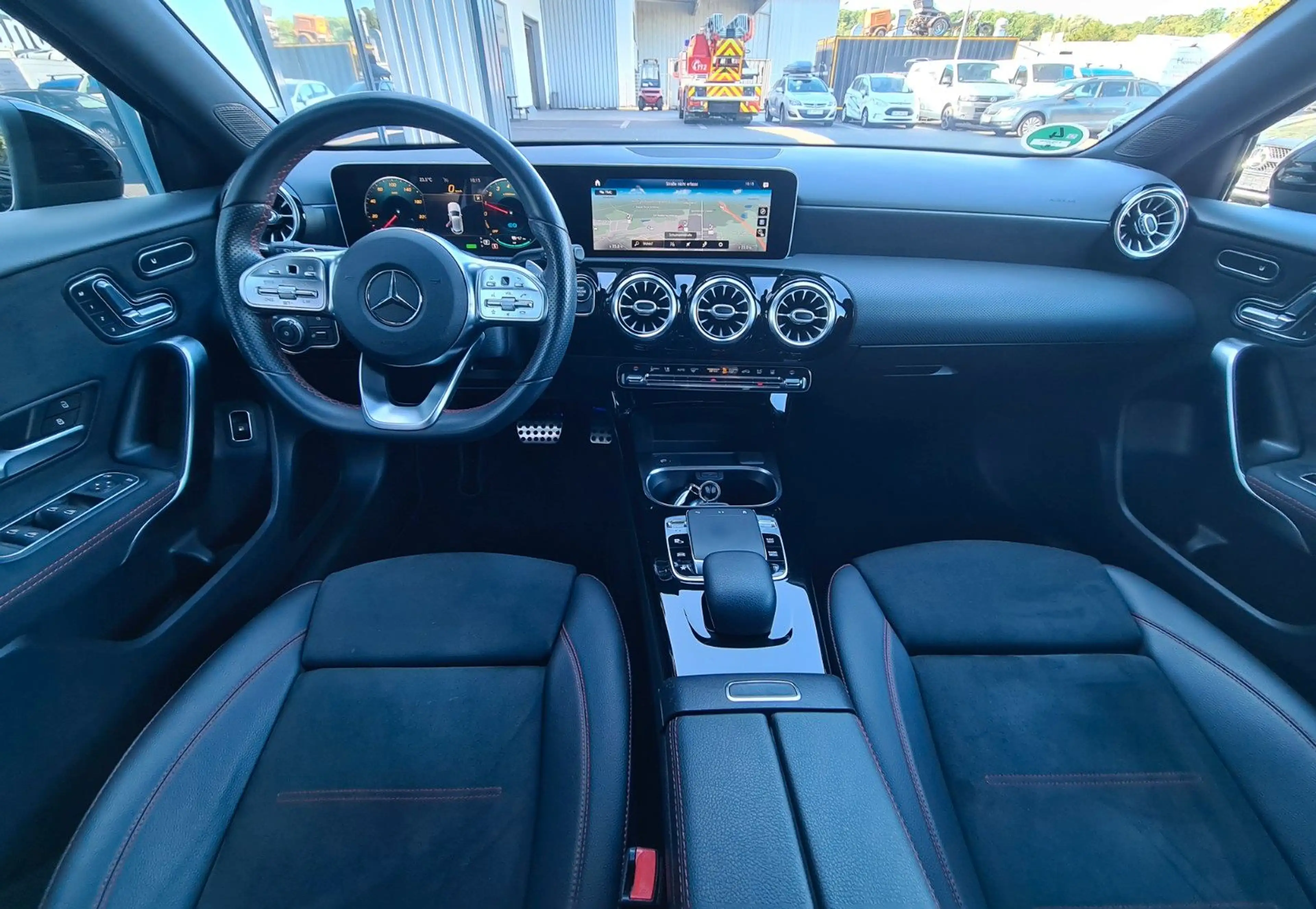 Mercedes-Benz A 250 e AMG LINE - WIDE - NIGHT - AMBIENTE - — photo 11