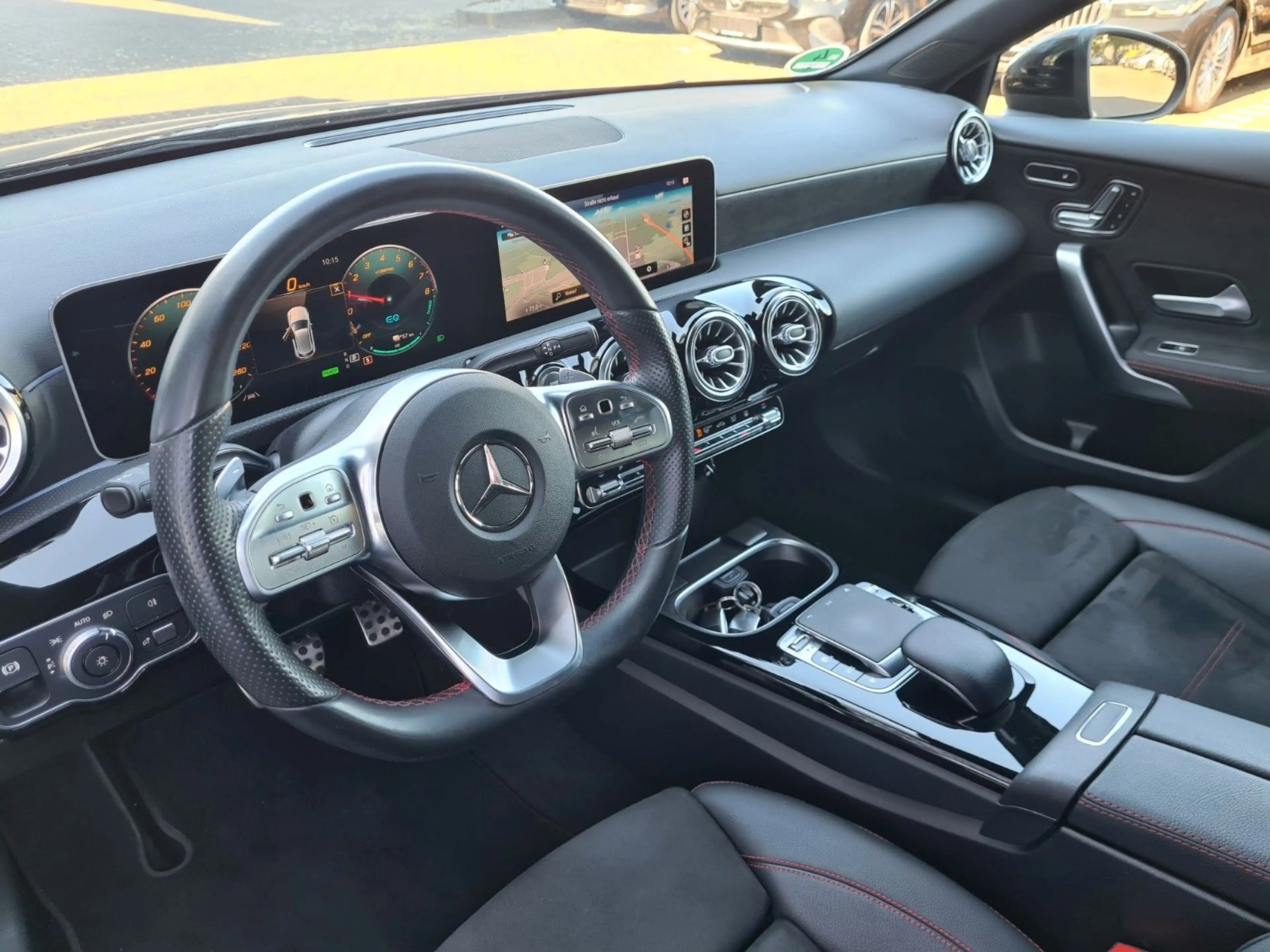 Mercedes-Benz A 250 e AMG LINE - WIDE - NIGHT - AMBIENTE - — photo 10