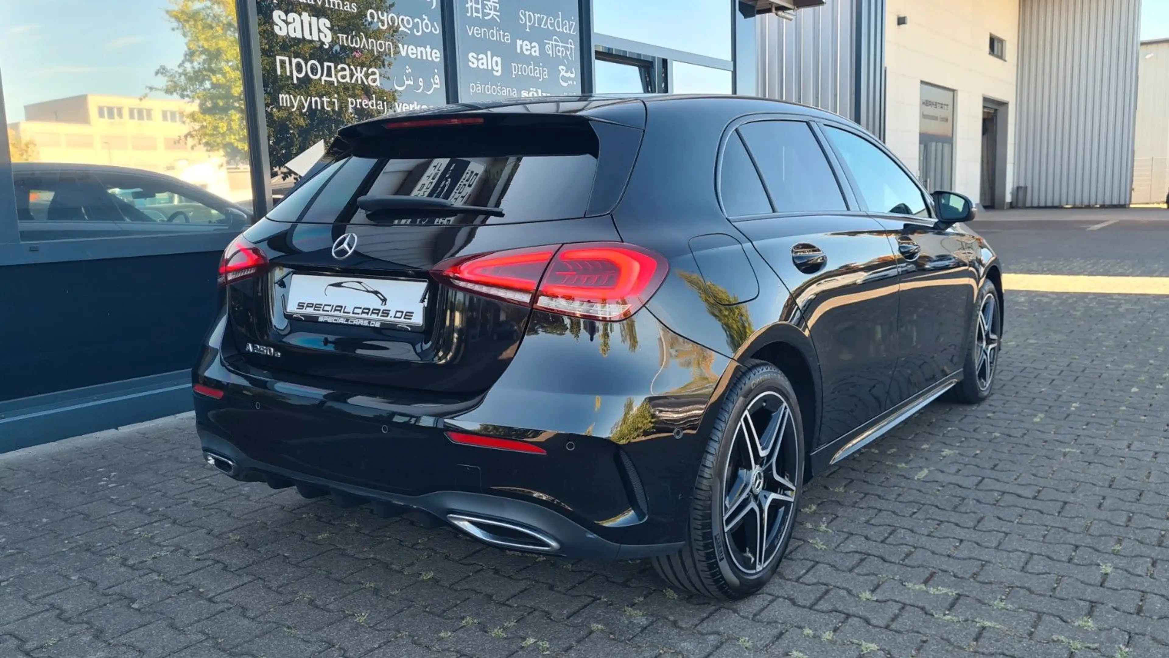 Mercedes-Benz A 250 e AMG LINE - WIDE - NIGHT - AMBIENTE - — photo 8