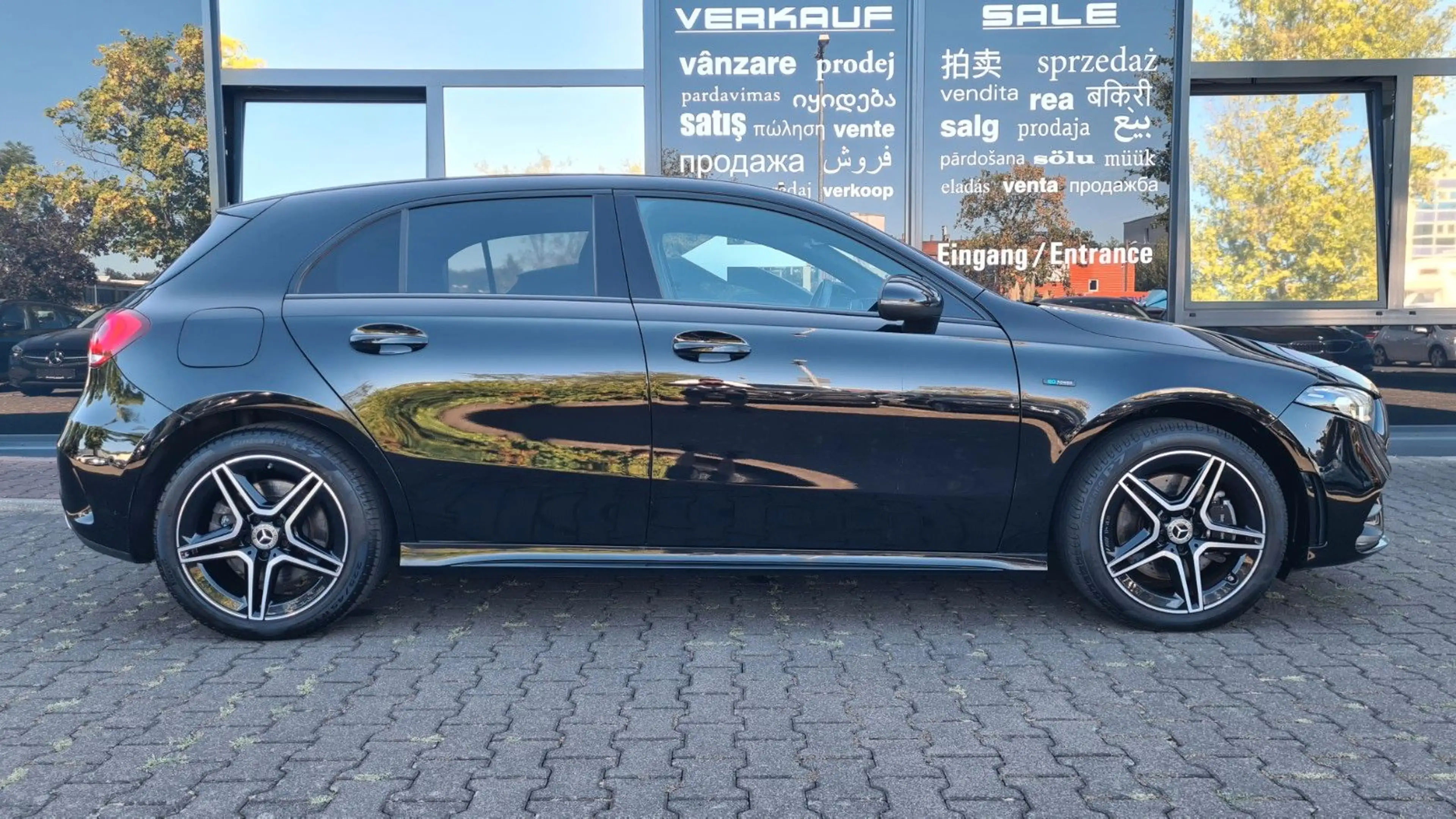 Mercedes-Benz A 250 e AMG LINE - WIDE - NIGHT - AMBIENTE - — photo 9