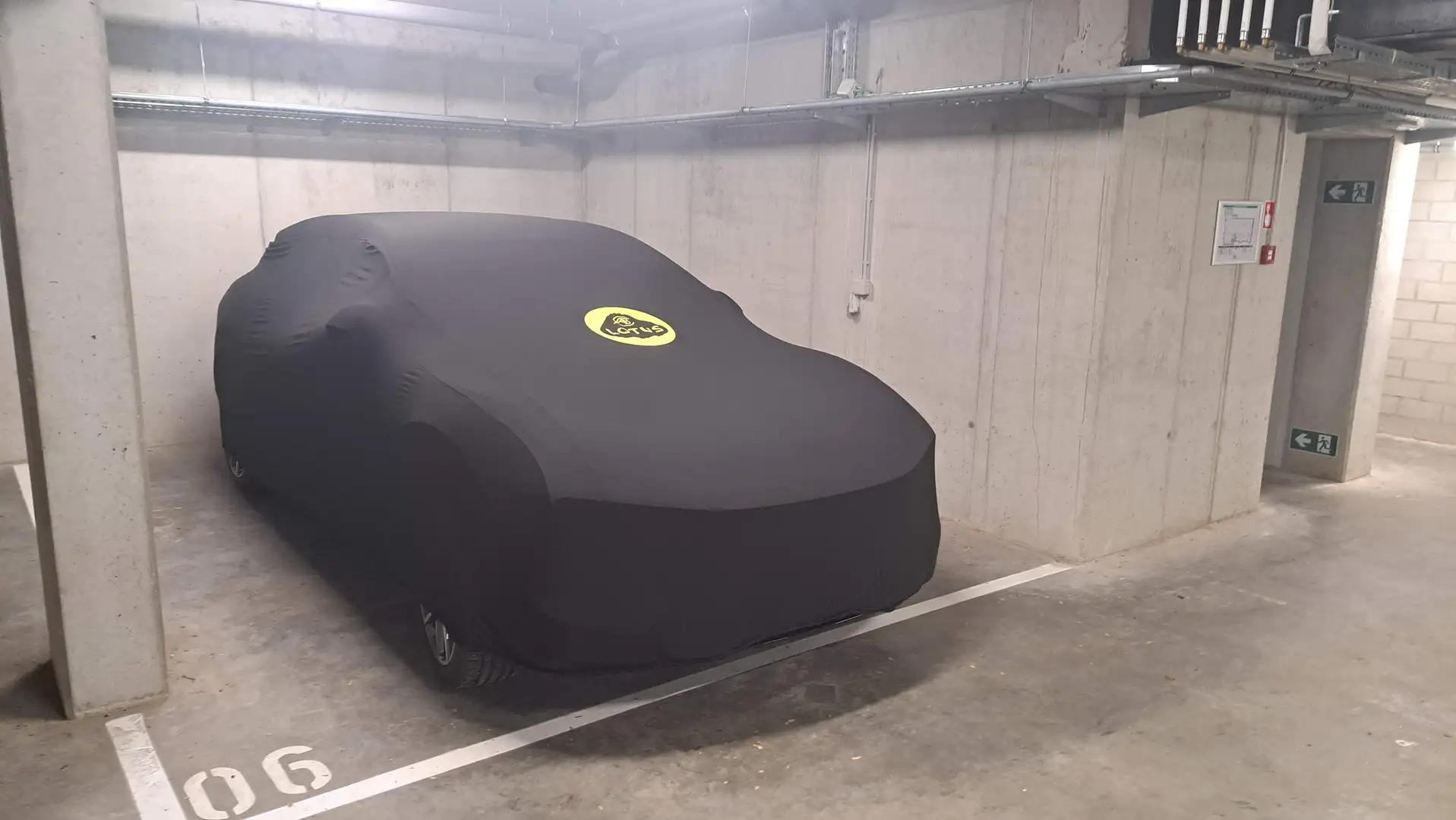 Lotus Eletre PANODAK KAIMU/GREY 22" VELG I JASP. LEDER ROOD/ZW Grijs - 1