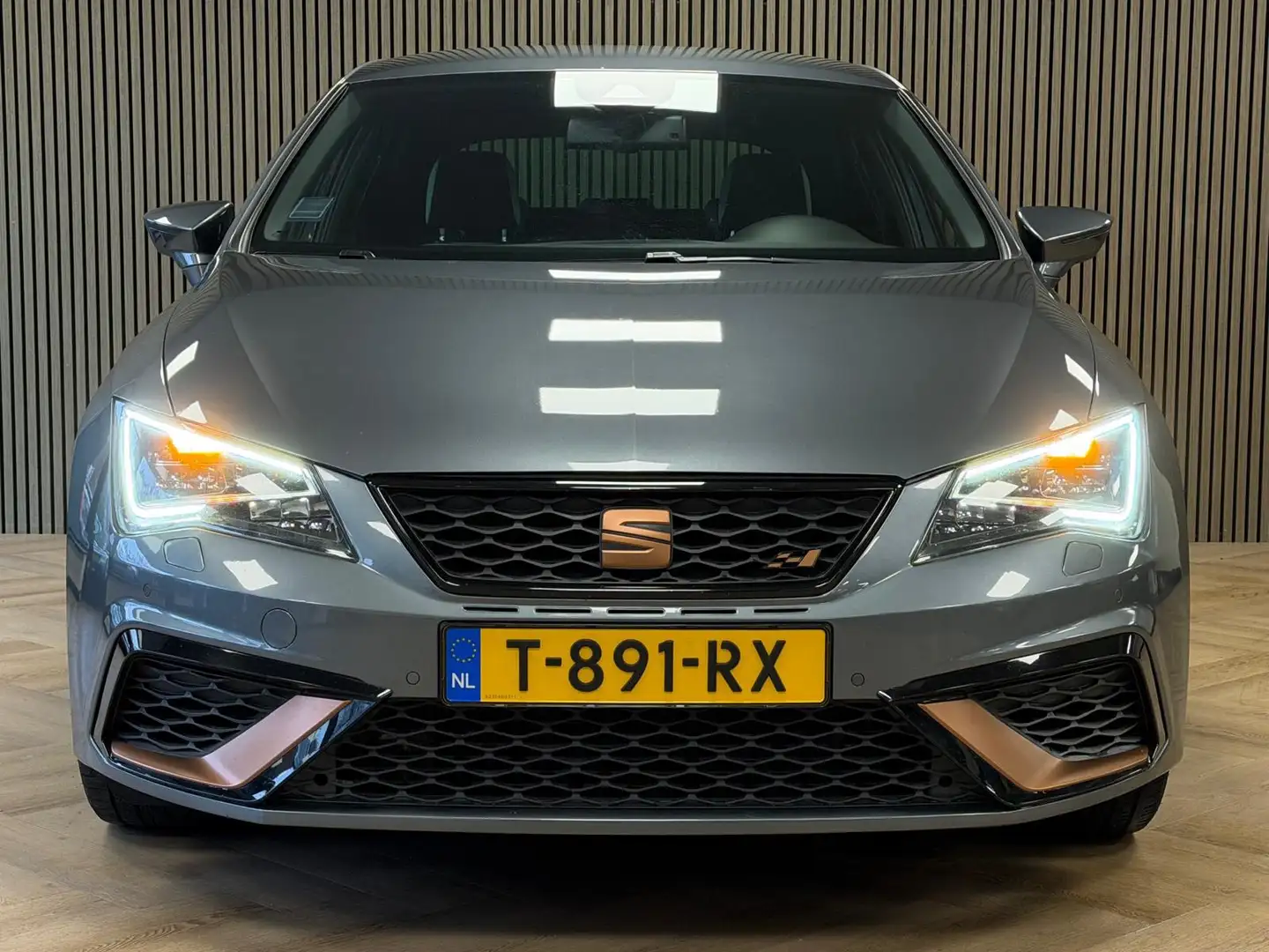 SEAT Leon 2.0 TSI Cupra 280 AUT. STOELVERWARMING NAVIGATIE P Grau - 2