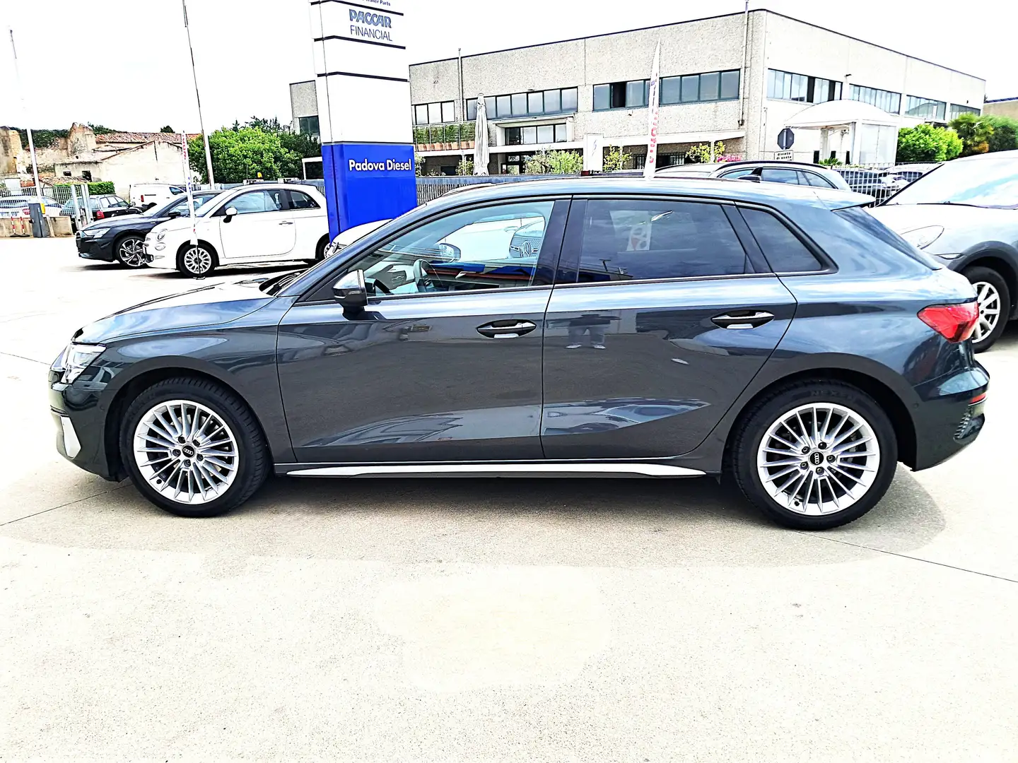 Audi A3 Sportback 35 1.5 tfsi Business Advanced Grijs - 2