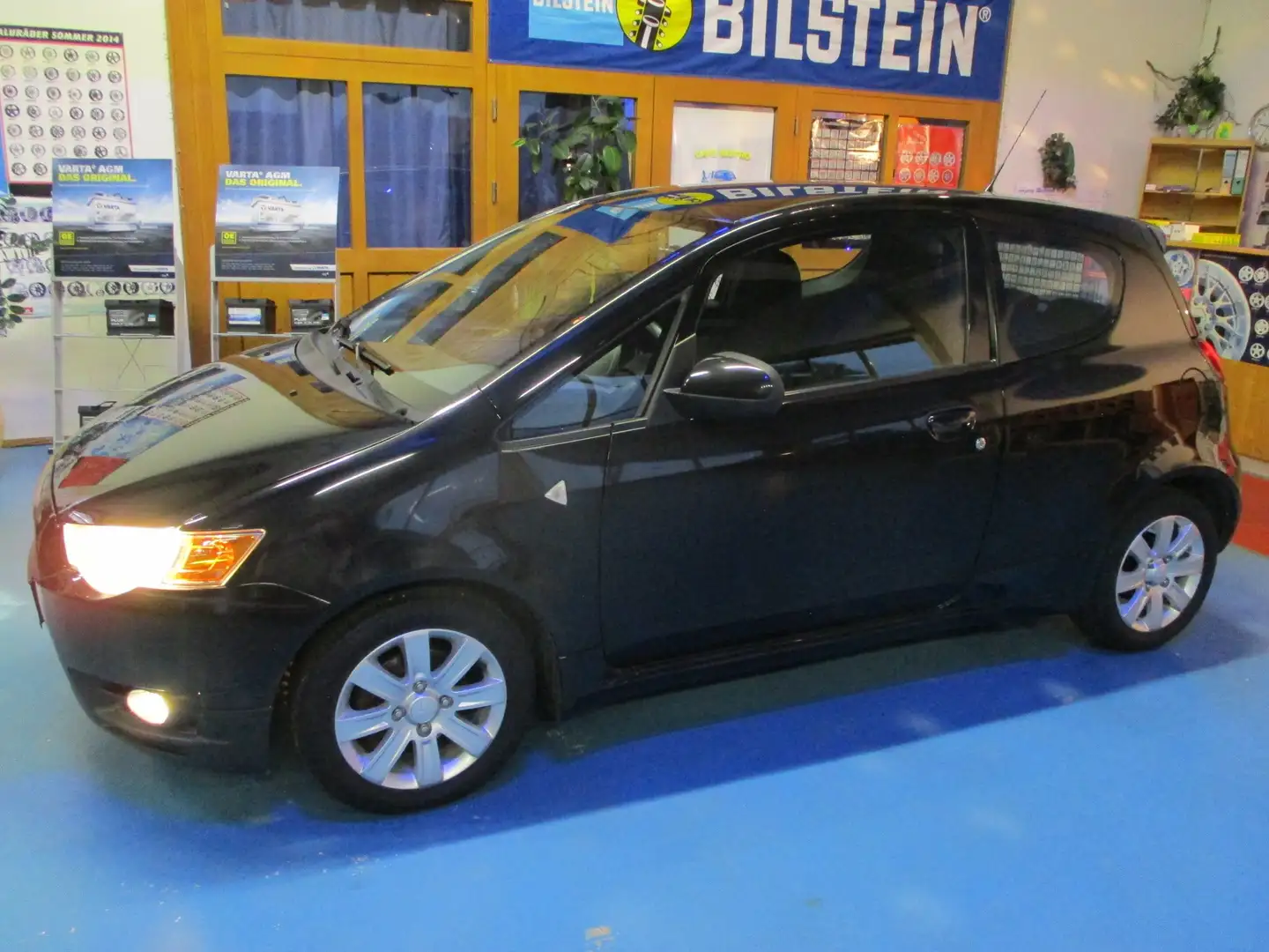 Mitsubishi Colt 1.3 ClearTec Motion Schwarz - 1