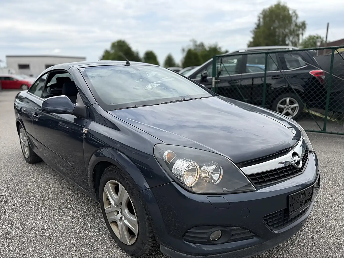 Opel Astra Twin Top Cabrio 1,6 Grau - 1