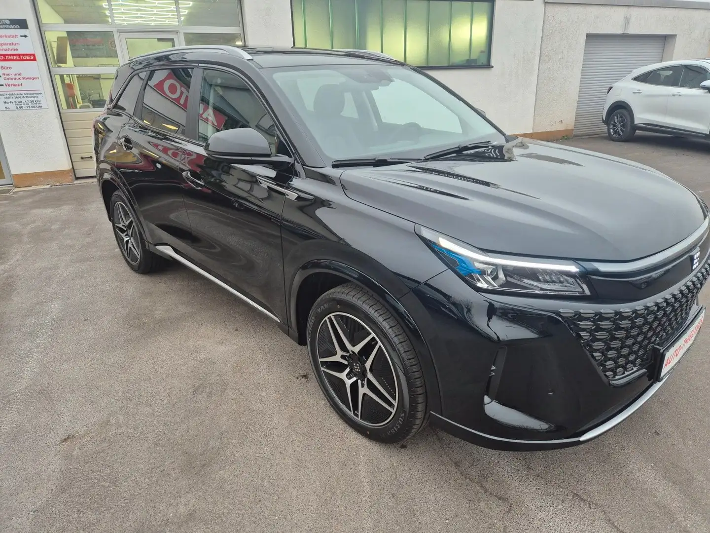 DFSK Fengon E 5 Plug in Hybrid, 70 km el.,7.sitzer Negro - 1