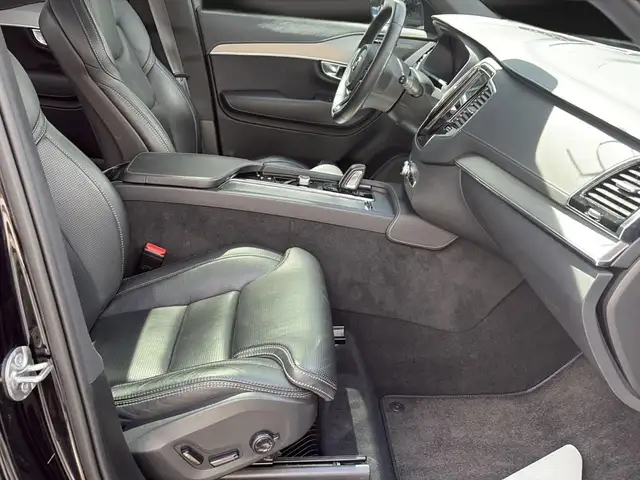 Volvo XC90 view 15