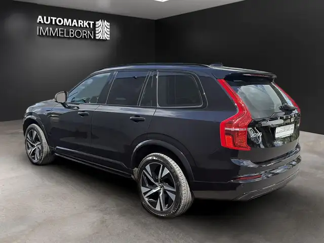 Volvo XC90 view 5