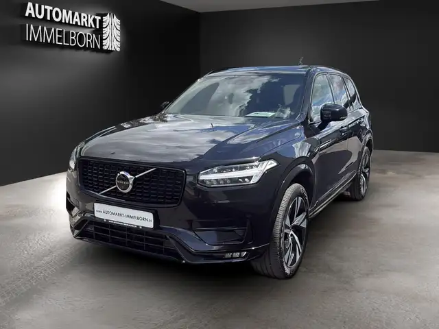 Volvo XC90 view 3