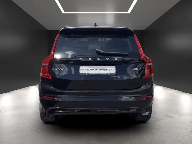 Volvo XC90 view 9