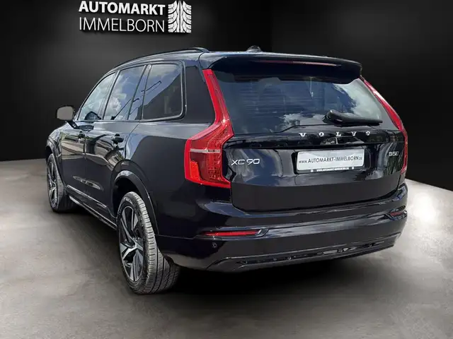 Volvo XC90 view 10
